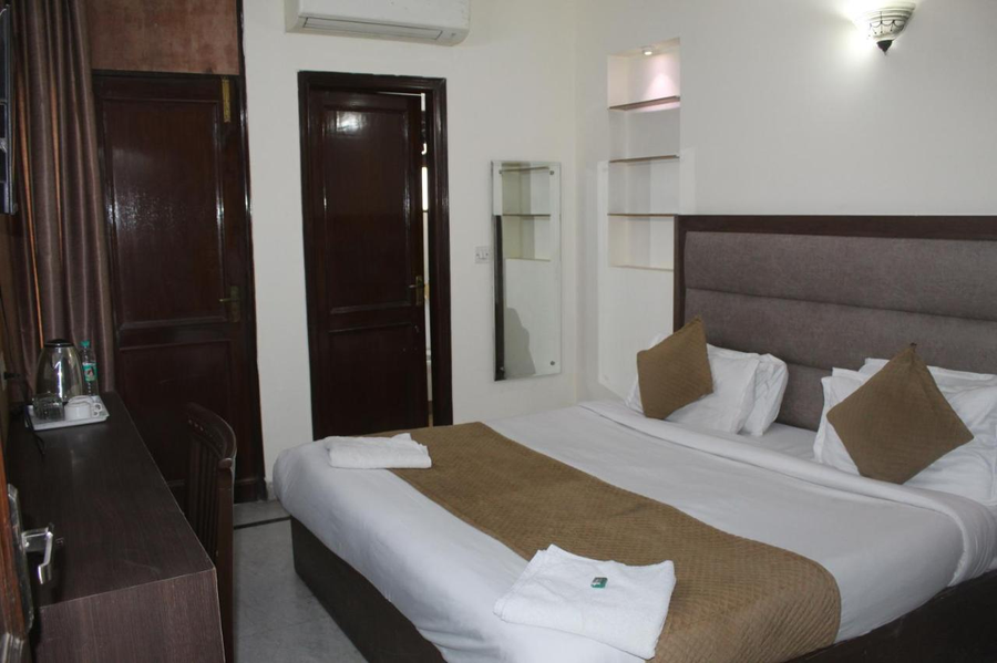 New South Paradise,Chittaranjan Park,3 star