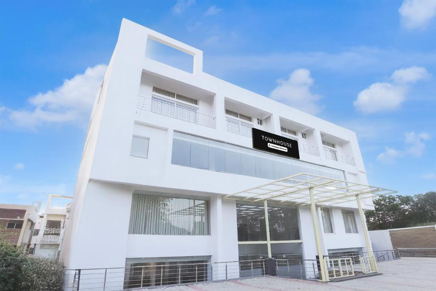 super townhouse tender village formerly seven seas