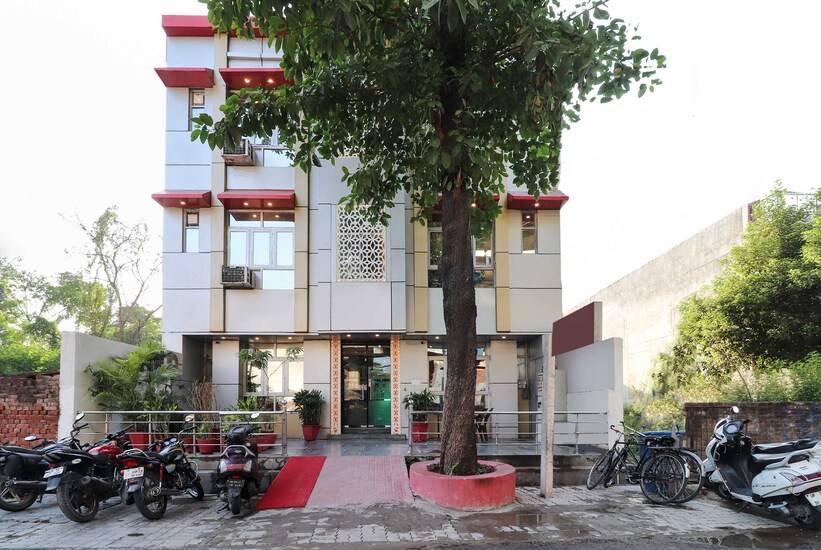 Super Oyo Natraj Inn Near Sgpgi,Rae Bareli Road,3 star
