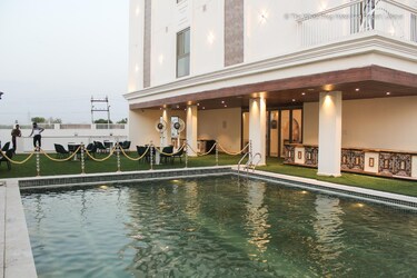 Hotel White Ring Jaipur,Hawa Sadak,3 star