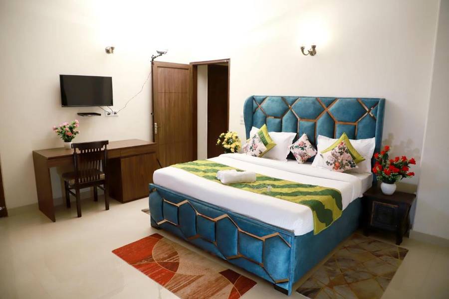 Fortune Home Service Apartment 3Bhk,E-28 2B,Saket,Saket, Delhi,3 star