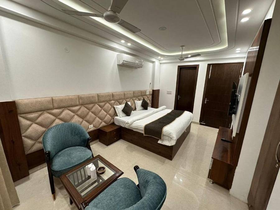 The Royal Oakes,Lajpat Nagar, Delhi ,3 star
