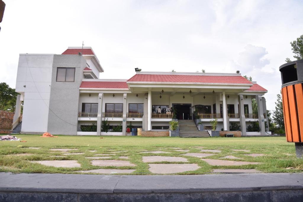 Riverarch Greenfields Resort,Chandwaji>>Achrol,3 star
