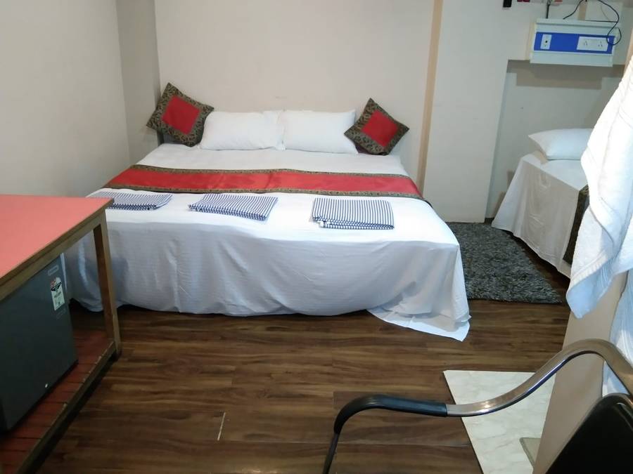 Hotel Medwin Kashi Dham