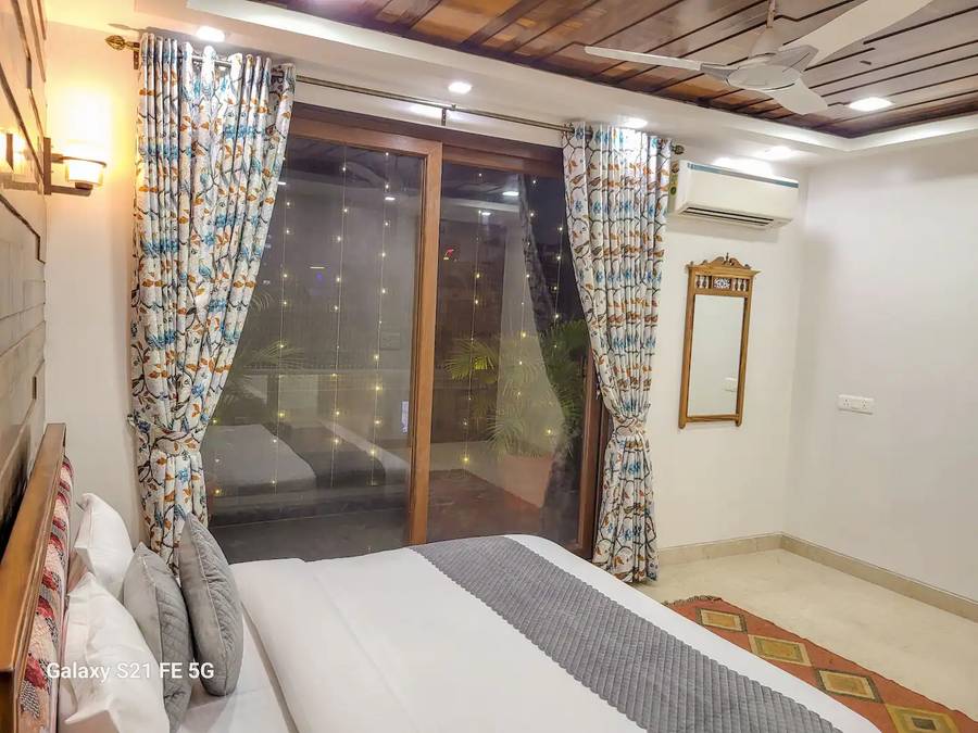 Vacationbuddy Gracious 3 Bhk At Golf Course Road,Dlf Phase 1,3 star