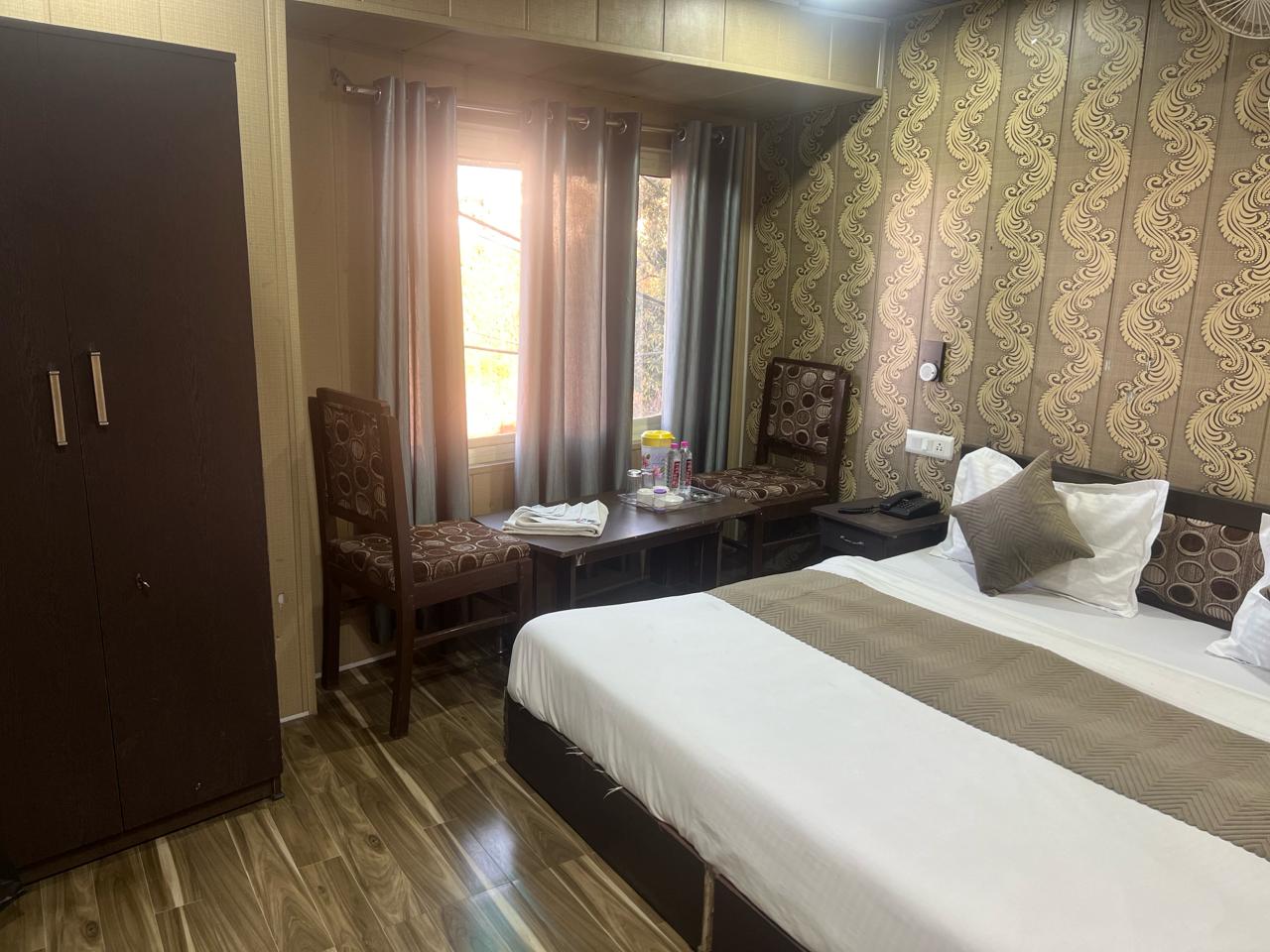 Hotel The Amar Grand,Barlowganj,2 star