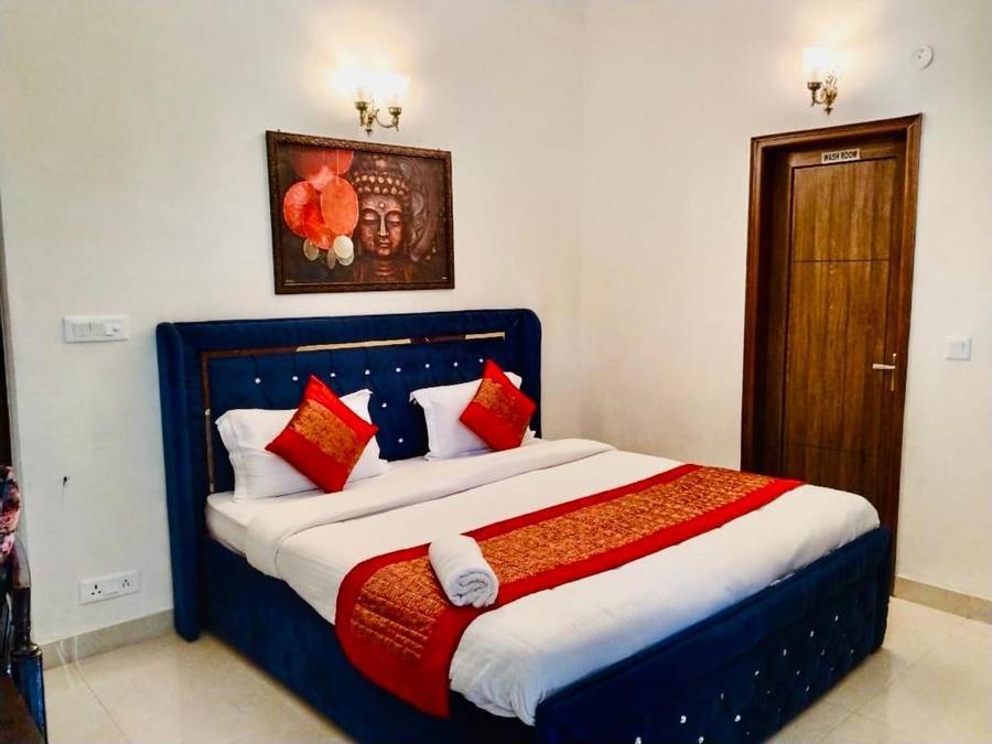 Fortune Home Service Apartment 2Bhk,E-28 2A,Saket,Saket, Delhi,3 star