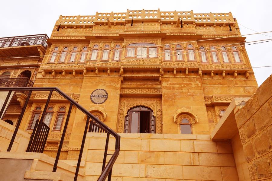 Hotel Garh Meera,,3 star