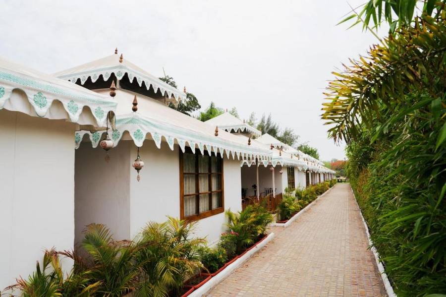 Raj Vasa Resort Ujjain,Navgrah Shani Mandir, Motibagh,3 star