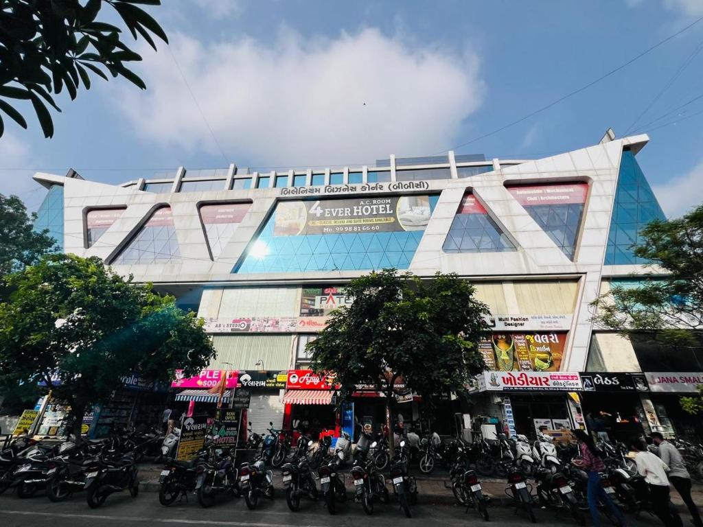 4 Ever Hotel Surat,Shakti Nagar,3 star