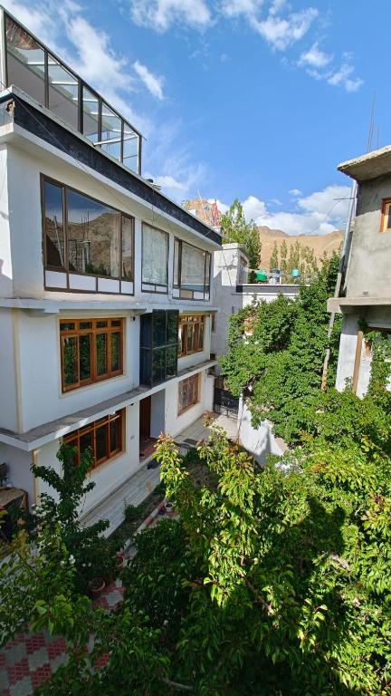 Ser-Dung Guest House,India>>Leh,3 star
