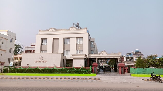 Hotel Lucky India,Baliapanda,3 star