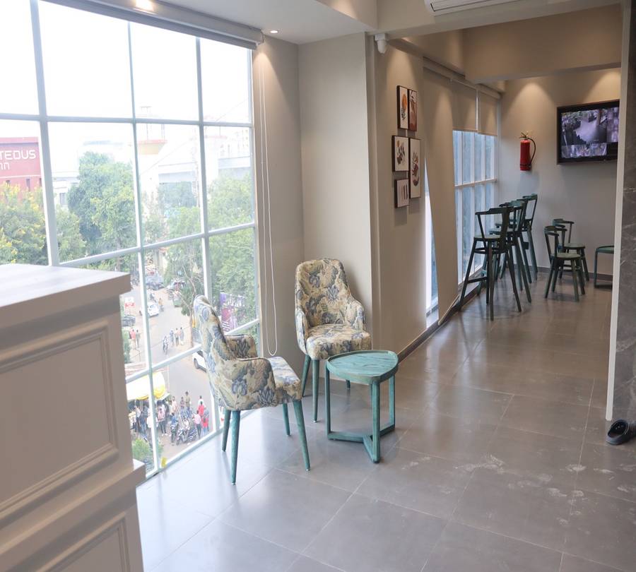 Hotel The Grand Suites,Near Nehru Bridge,3 star